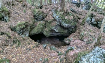 鳴沢コウモリ穴