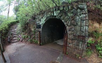 牛伏洞窟